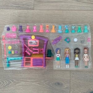 Polly Pocket Fashion Doll Playset with Accessories